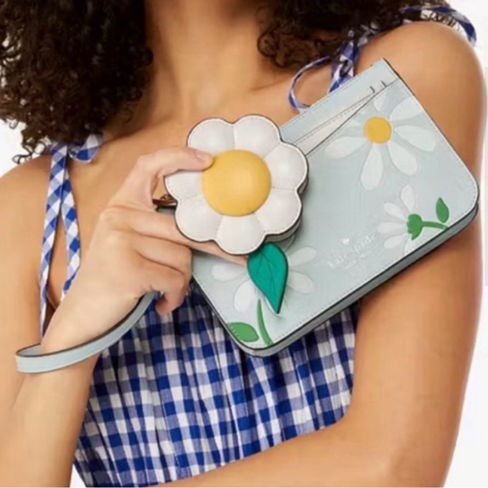 New..kate spade Day Tripper Daisy Floral Triple Wristlet 3-Piece Set - Picture 2 of 13